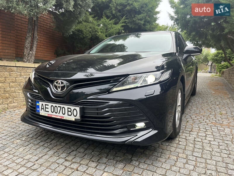 Седан Toyota Camry 2018 в Дніпрі
