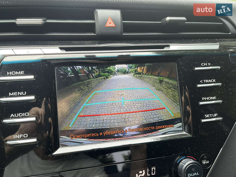 Седан Toyota Camry 2018 в Дніпрі