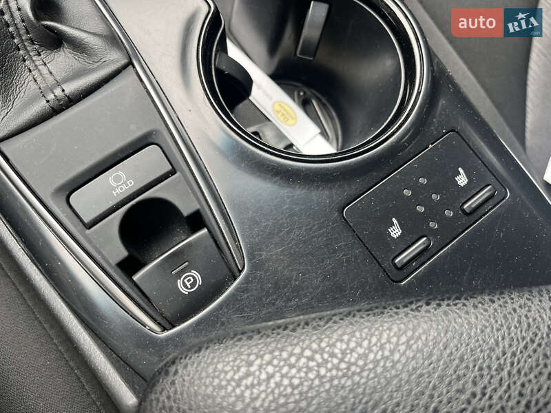 Седан Toyota Camry 2018 в Дніпрі