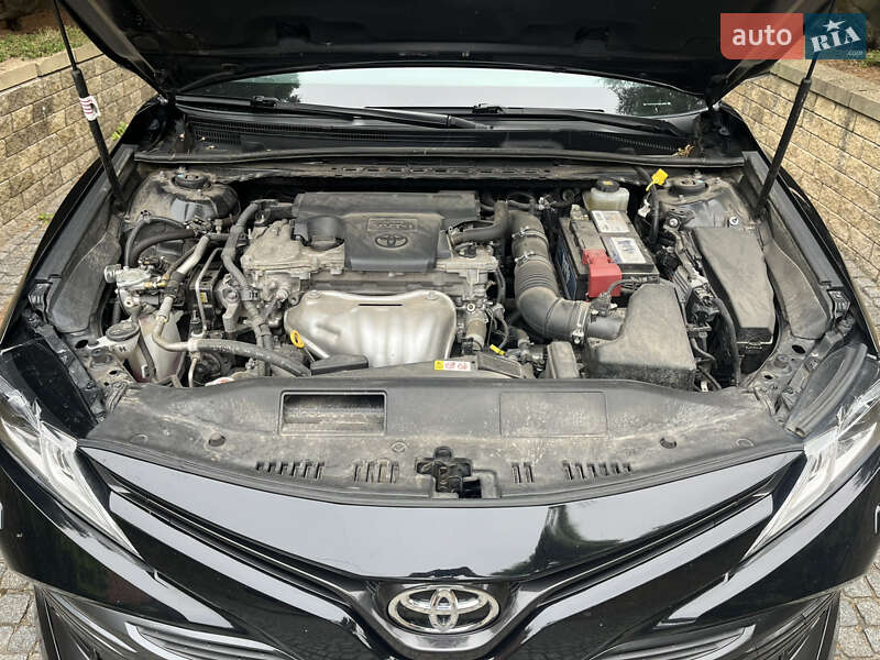 Седан Toyota Camry 2018 в Дніпрі