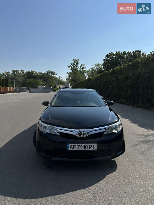 Седан Toyota Camry 2012 в Дніпрі