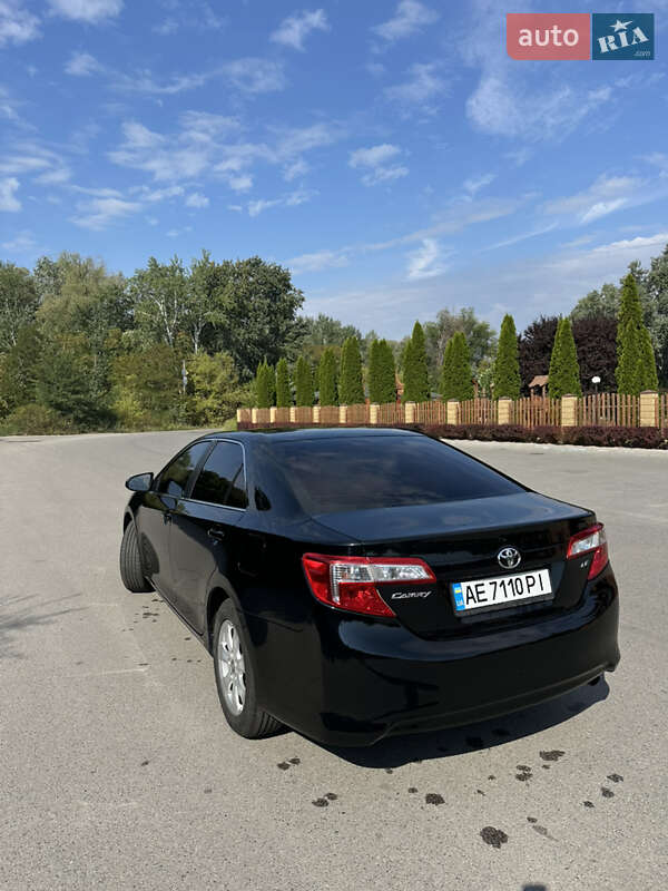 Седан Toyota Camry 2012 в Дніпрі