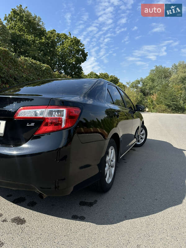 Седан Toyota Camry 2012 в Дніпрі