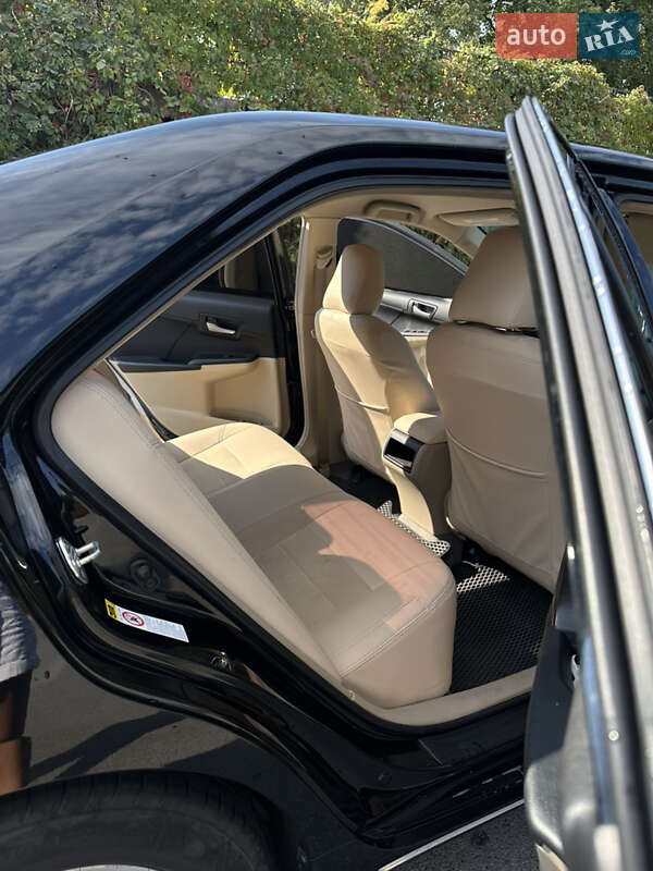 Седан Toyota Camry 2012 в Дніпрі