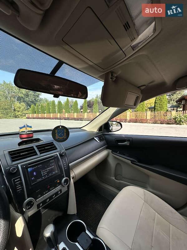 Седан Toyota Camry 2012 в Дніпрі