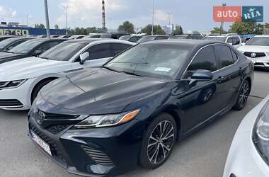 Седан Toyota Camry 2018 в Дніпрі