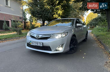 Седан Toyota Camry 2014 в Києві