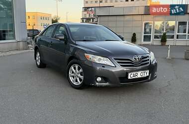 Седан Toyota Camry 2010 в Киеве