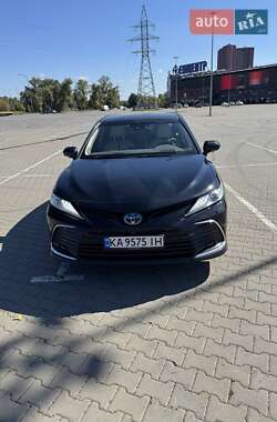 Седан Toyota Camry 2022 в Киеве
