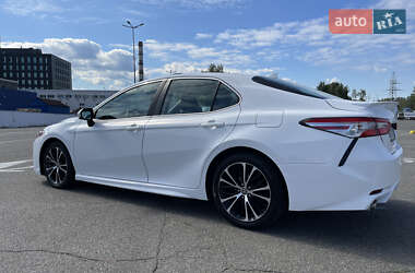 Седан Toyota Camry 2020 в Києві