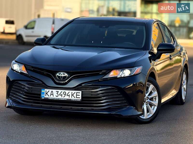 Седан Toyota Camry 2017 в Кривом Роге