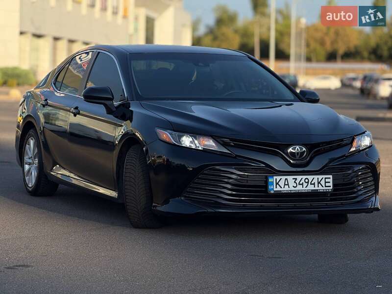 Седан Toyota Camry 2017 в Кривом Роге