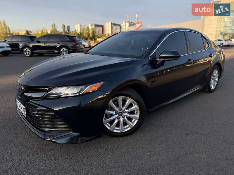 Седан Toyota Camry 2017 в Кривом Роге