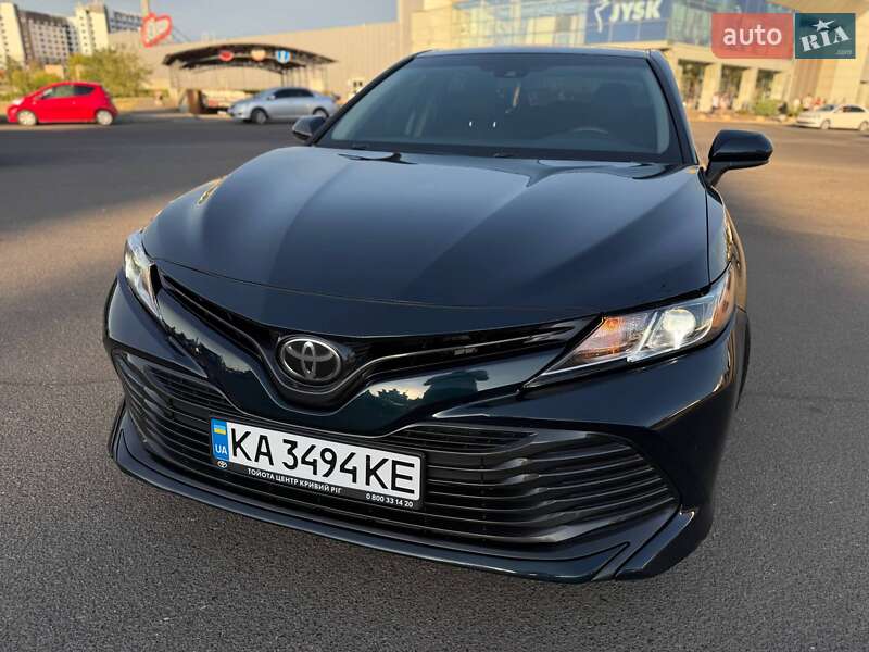 Седан Toyota Camry 2017 в Кривом Роге