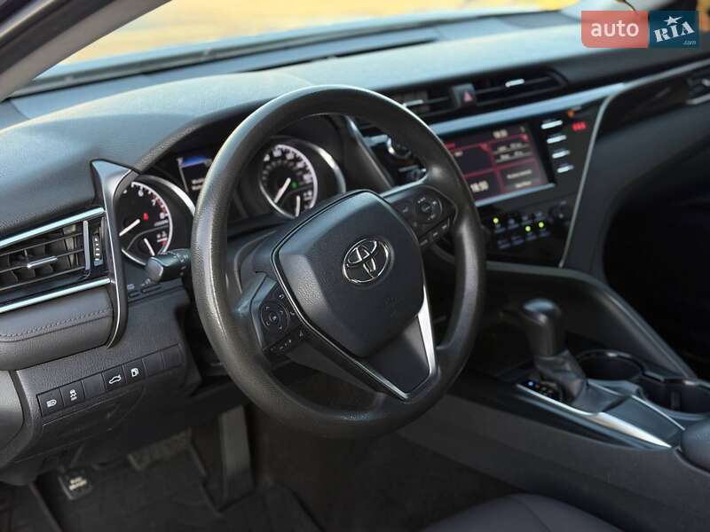 Седан Toyota Camry 2017 в Кривом Роге