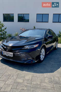 Седан Toyota Camry 2017 в Луцьку