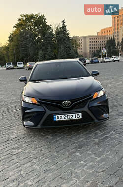 Седан Toyota Camry 2020 в Харькове