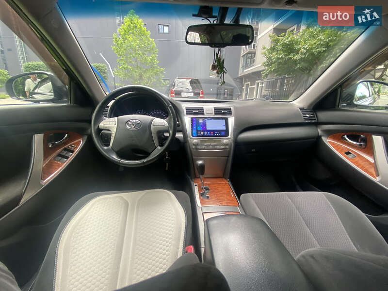 Седан Toyota Camry 2010 в Києві