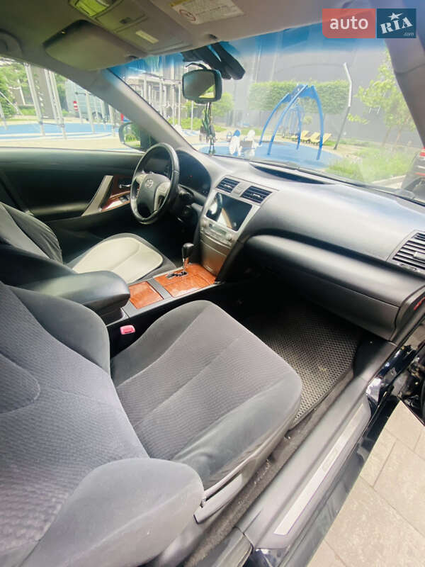 Седан Toyota Camry 2010 в Києві