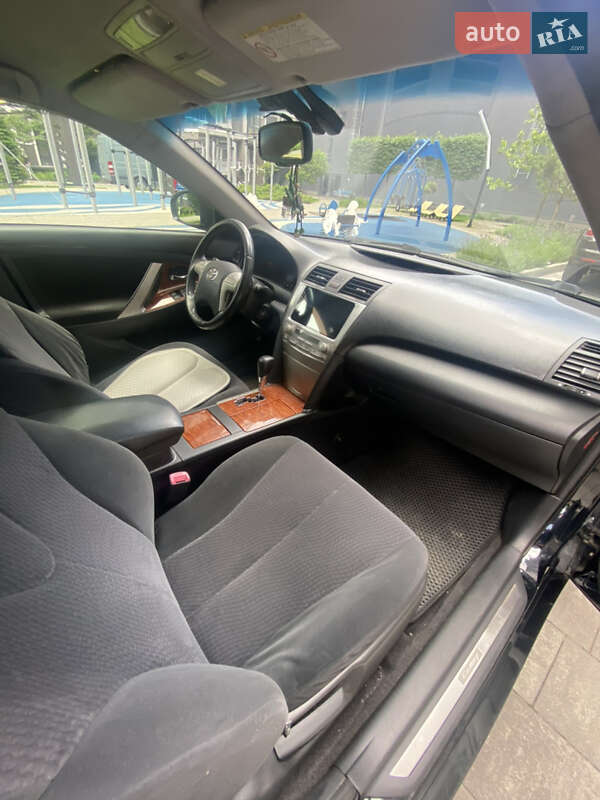 Седан Toyota Camry 2010 в Києві