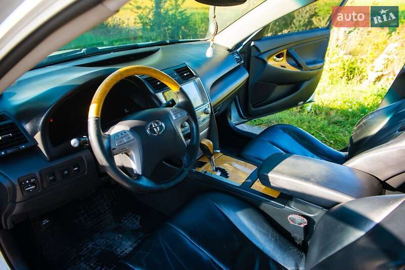 Седан Toyota Camry 2006 в Черновцах