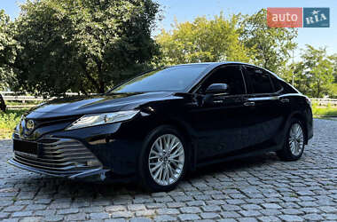 Седан Toyota Camry 2018 в Киеве