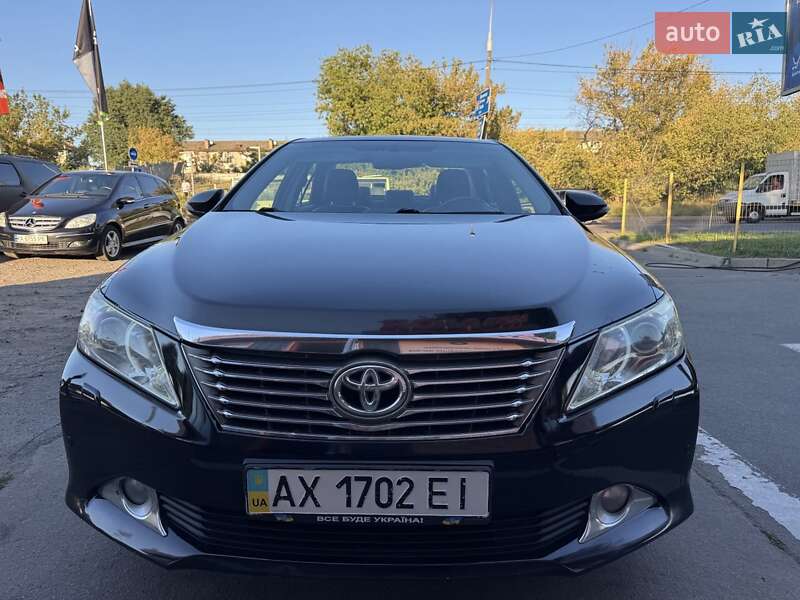 Седан Toyota Camry 2013 в Києві