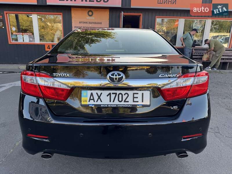 Седан Toyota Camry 2013 в Києві