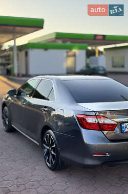 Седан Toyota Camry 2012 в Кривому Розі