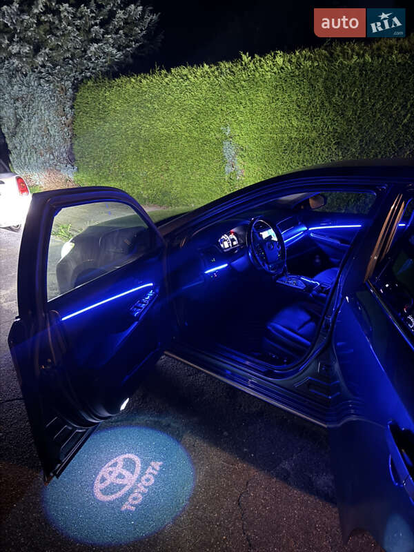 Седан Toyota Camry 2012 в Кривому Розі