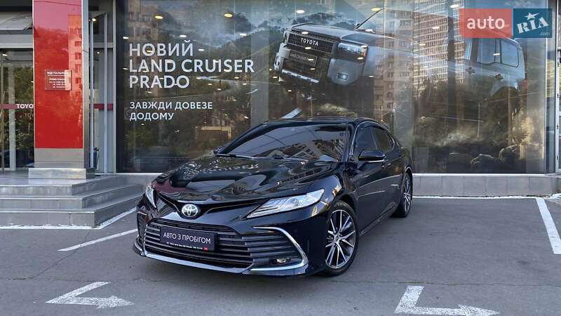 Седан Toyota Camry 2021 в 