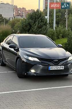 Седан Toyota Camry 2019 в Харькове
