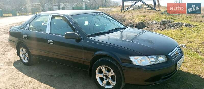 Седан Toyota Camry 2000 в Житомирі