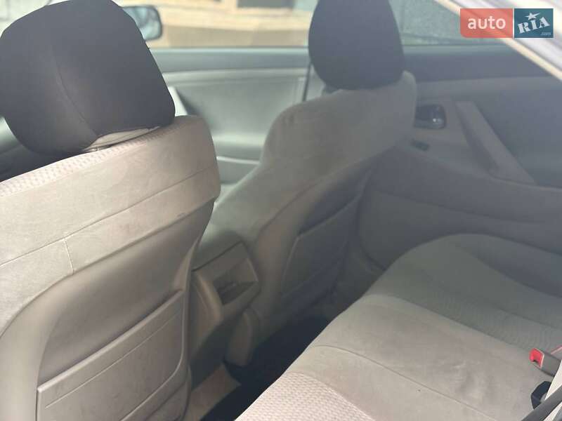 Седан Toyota Camry 2011 в Красной фото 2 Седан Toyota Camry 2011 в Красной