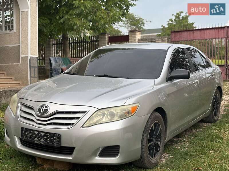 Седан Toyota Camry 2011 в Красной фото Седан Toyota Camry 2011 в Красной