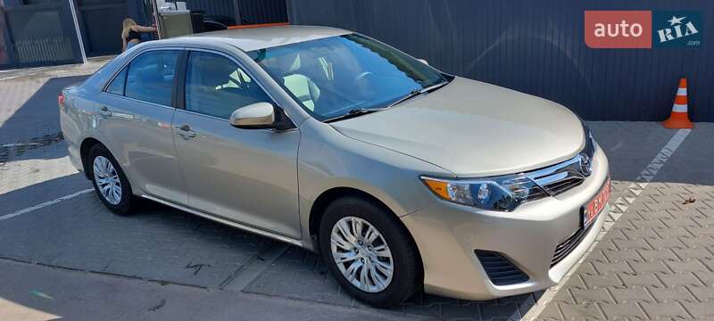 Седан Toyota Camry 2013 в Житомирі