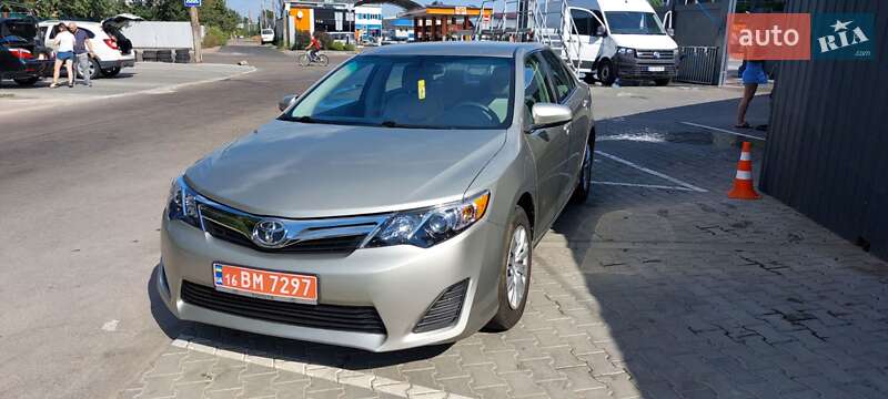 Седан Toyota Camry 2013 в Житомирі