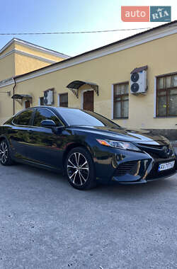 Седан Toyota Camry 2020 в Краснограді