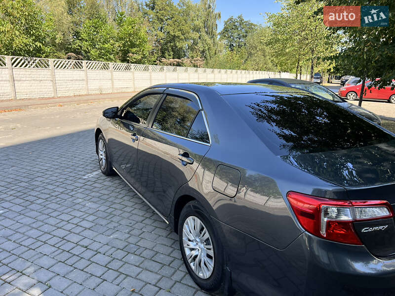 Седан Toyota Camry 2011 в Івано-Франківську