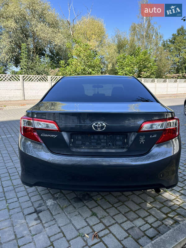 Седан Toyota Camry 2011 в Івано-Франківську