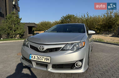 Седан Toyota Camry 2014 в Киеве