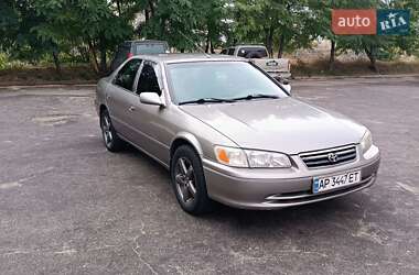 Седан Toyota Camry 2000 в Запорожье