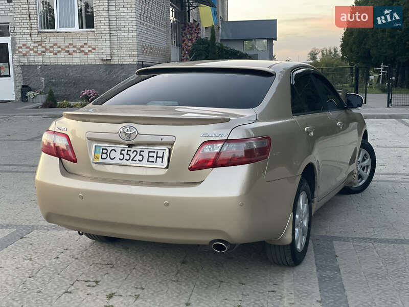 Седан Toyota Camry 2009 в Самборі