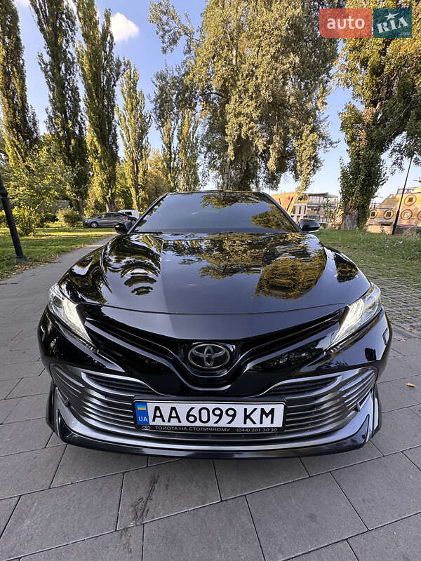 Седан Toyota Camry 2018 в 