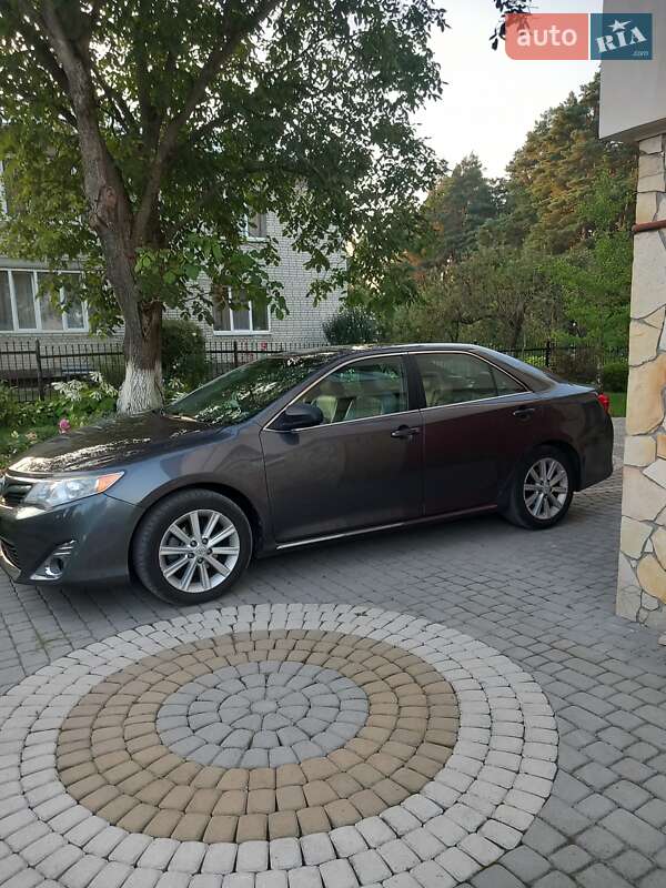 Седан Toyota Camry 2013 в Золочеве