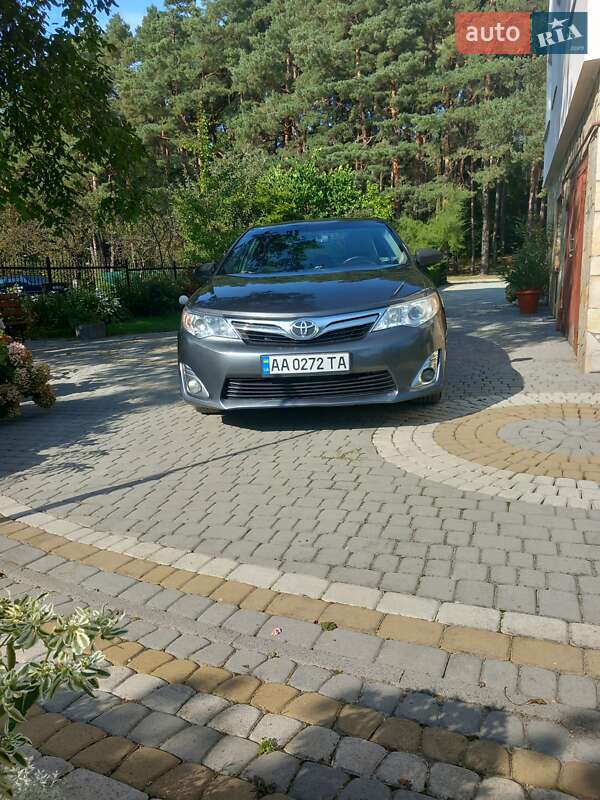 Седан Toyota Camry 2013 в Золочеве