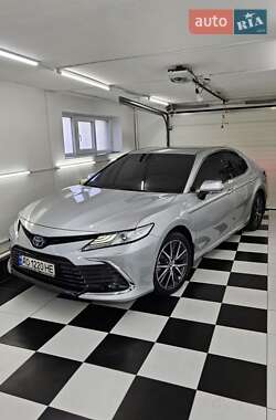 Седан Toyota Camry 2021 в Сваляве