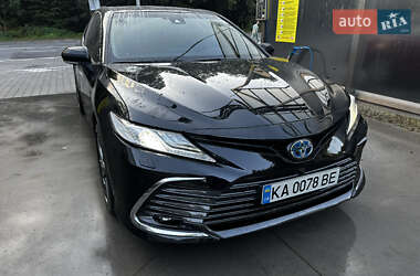 Седан Toyota Camry 2023 в 