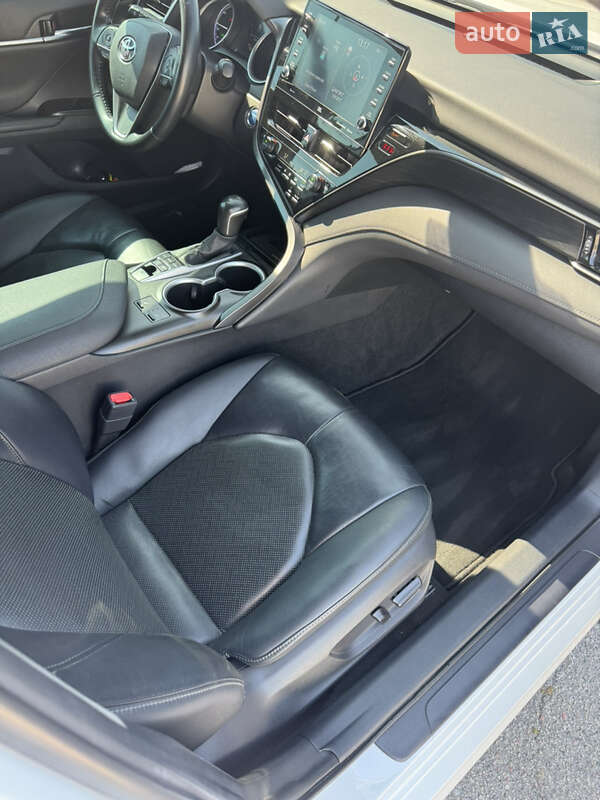 Седан Toyota Camry 2021 в Киеве