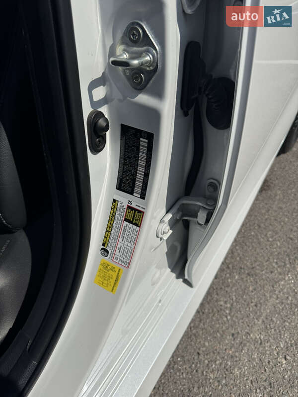 Седан Toyota Camry 2021 в Киеве